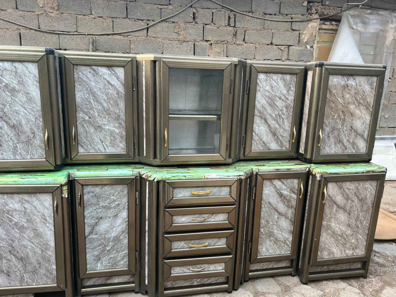 كاونتر المنيوم 
قياس مترين ونص مستعمل كلش نضيف قطعتين بس مكان السيدية اتصال *********** بي واتساب بغداد, العراق
