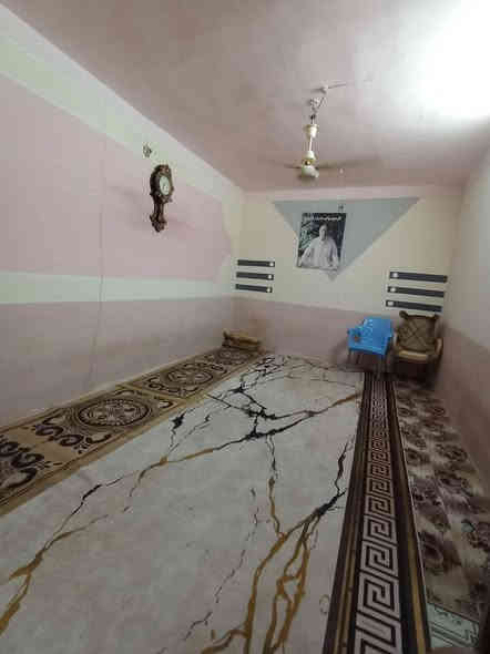 السلام عليكم. بيت للبيع المساحه 150متر زراعي سند 25 يتكون من عرفتين وصاله واستقبال ثنين منور
العنوان. البراكيه شارع السبيس مقابيل مجمع ولايه علي.  السعر 35مع المجال البسيط.  للاتصال علئ الرقم.  *********** النجف
