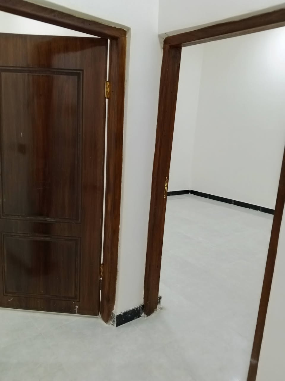 بيتيت جاهزات لسكن بمساحه 100متر الجزيرة الفيروزيه غرب جسر الأاول ماء كهرباء كافت الخدمات مدارس السعر 58بيهن مجال ***********
