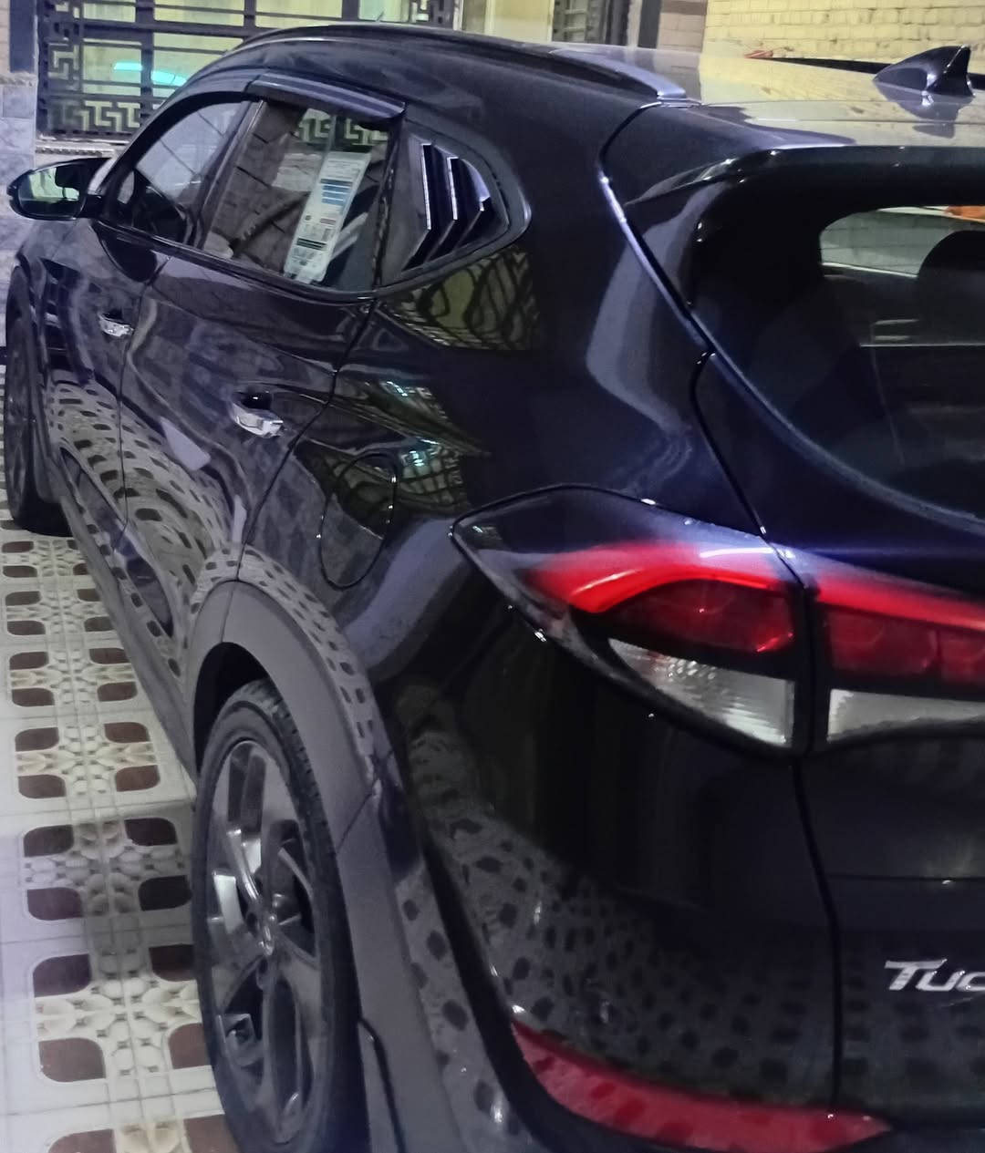 السلام عليكم ورحمة الله توسان للبيع واحده على واحد امريكي 
ليبل واحد رقم ديالى انكليزي بأسمي سعر ١٥٠ او بيها مجال للاستفسار الإتصال على الرقم ***********
