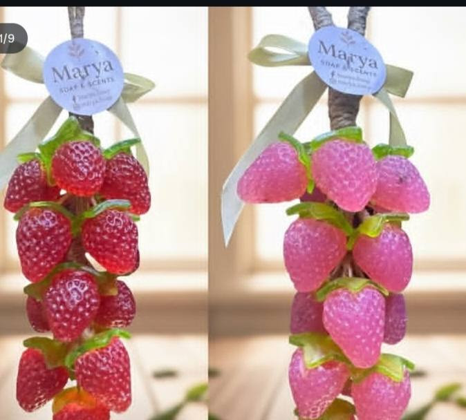 💙
✨🍇 صابون العنب الطبيعي 🍇✨
دللي بشرتك مع لمسة من الطبيعة 💜
صابون عنقود العنب المصنوع يدويًا بعناية ليمنحك:
✔️ ترطيب عميق
✔️ نعومة وانتعاش
✔️ رائحة منعشة تدوم

🌿 100% طبيعي – لأن بشرتك تستحق الأفضل 🌿
#
#جمالك ـ يستاهل ـ الاحسن #  
سعر فقط 8


**إذا كنت صاحب هذا الإعلان وتريد حذفه لأي سبب، رجاءا أرسل رسالة إلى الدعم الفني**