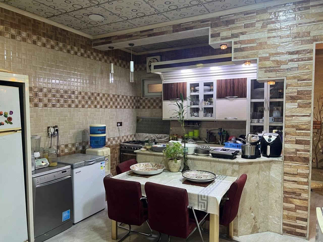 دار للبيع في مزارع بيت حديد
المساحة : 220 متر ، واجهه : 14 متر 
طابق واحد فقط ، اتجاه : شروق  ، بناء 2015 

 يحتوي على : ( كراج ، مطبخ حار ، مطبخ بارد ، صالة ، استقبال ، 3 غرف نوم ، صحيات ، مناور ، بيتونه كبيرة )

 صنف العقار : زراعي بستان ملك صرف

🔺 السعر : 160 مليون قابل للتفاوض 

للاستفسار المراجعة مع مكتب المميز لتجارة العقارات او الاتصال على : 
***********
***********
***********
***********

عنوان المكتب : العراق - موصل - حي الصديق - سايدين بعويزة - مجاور مرطبات البحرين .
