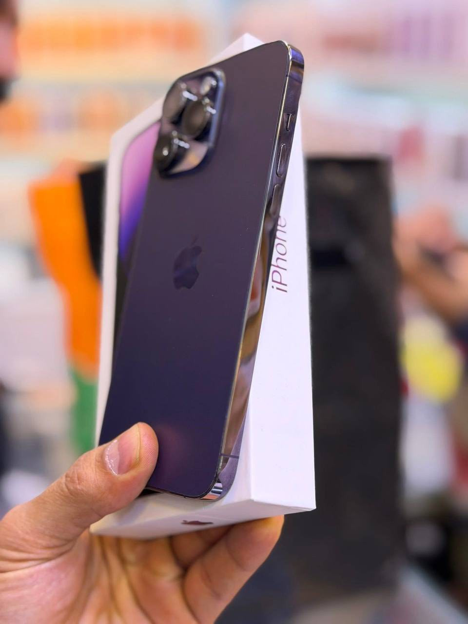 ايفون 14 برو ماكس وكاله اصلي ذاكره 256 بطاريه 91 بلاد نضافه 💯💯 لا مفتوح ولا مصلح ضمان 5 ايام من مركز وين ميعجبك افحص على حاسبه كله نورمال وتر بروف ايسم نموذج Mالون مميز البنفسجي ملحقات كامله 
السعرر 725 الف قفل العنوان بغداد البياع 

***********
