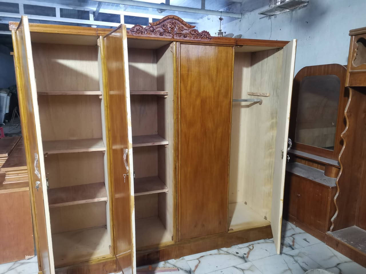 كنتور ٤بيان تزكام درج اولا وج صاج ٤ ملم ظهر ٤ ملم معمل ومعرض السلام العمل الغرف الصاج والكناتير والبوفيات بنوعها شغل درج اولا رقم الهاتف *********** أو على الخاص وبأسعار مناسبة وذا عندك مستخدم نراوس
