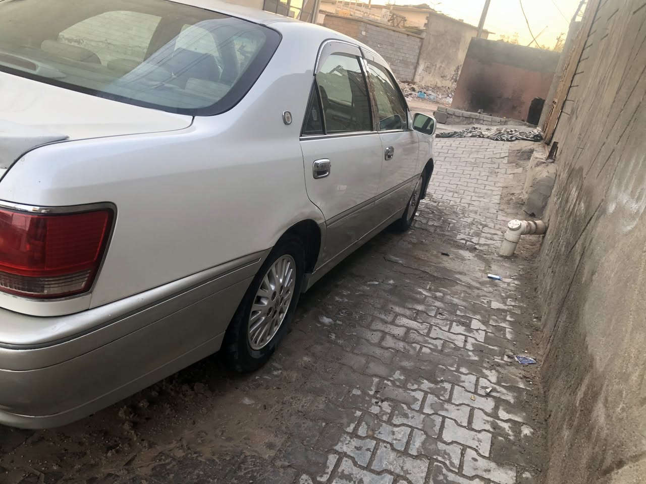 سلام عليكم ملكه للبيع او مراوس حسب القناعه رقم مميز سياره نقصها بس حداديه رقم التلفون ***********
