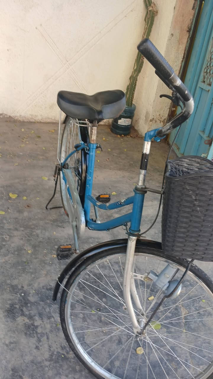 بايسكل ناقصه فقط بريك امامي و سيم بريك خلفي و بنجر خلفي ب 47 للأستفسار ***********
