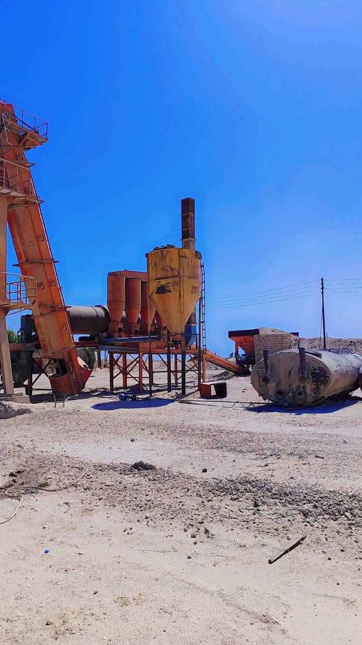 السلام عليكم معمل اسفلت للبيع في محافظة النجف 120 طن فياناوفا دنماركي مع حادلات عدد 2 ومطاطية عدد 1 وفارشة ديماك 11م ونص عدد 1 مع اجازة تنمية مع كهربأ واصل مع شفل كاوسكي 80 عدد1 وهذة الصور للمعمل ومحتوياته
الاتصال على الرقم ***********
