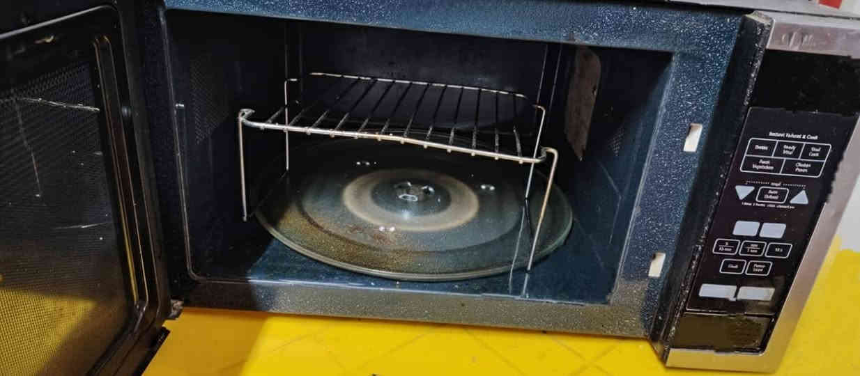 عندي غراض بيت مشكل للبيع
شوف لي يعجبك وقيم بما يرضي الله واخذة مستعجل عل بيع 
المكان الغزالية للاستفسار ***********
مايكرو نوعية سامسونك 
مستعمل قليل 
كامرات تربط علتلفون اصليات عدد 2
جرس باب متكلم 
عدة خياط او دوشمة سيارات

مكنسة زوالي زغيرة مال بالة وي غراضها 
مكينة ثرم بس بدوم ملحقاتها 
مجموعة طوبات 
رحلات جدد لون اخضر واحمر عدد 13
دي جي محيطي صوت عالي 
فيشة حجم كبير 
زولية 5في 6 نوعية تركي اصلية 
عربانة جبلية  
كاونتر  ارضي وملحق  
مكينة غسل زوالي
