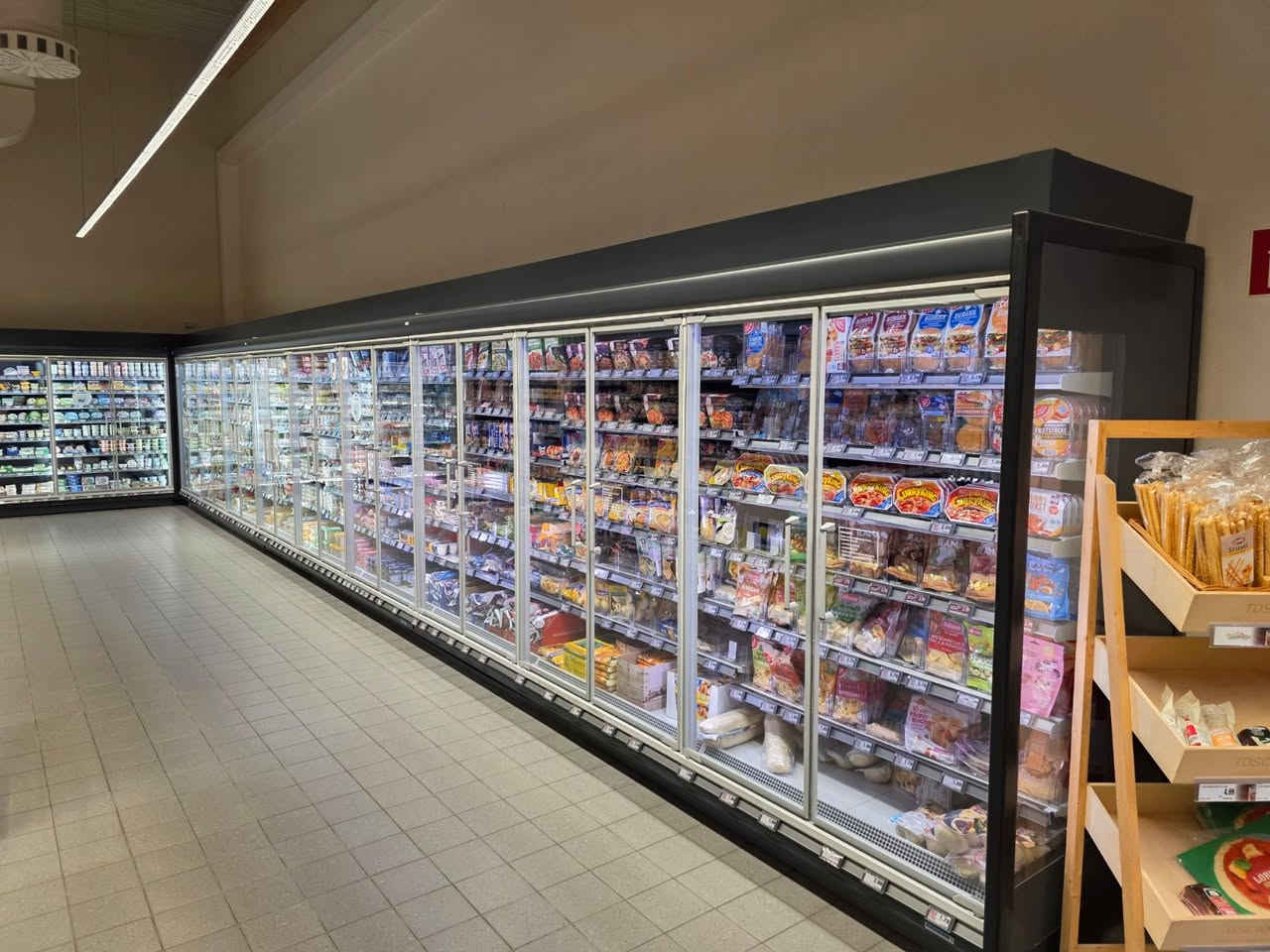 🎉 تخفيضات  لزبائن الكرام  freeze tech 🎉
  
💥 العرض الأقوى على البرادات العمودية  الألمانية!
 

✨ موديل حديث بميزات مذهلة:
✔️ استهلاك منخفض للطاقة (جهاز خارجي ماركة كاريار انفرتر).
✔️ أداء عالي وتصميم عصري يناسب جميع الاستخدامات.
✔️ ضمان عمل مع كادر محترف !
✔️ قطع غيار متوفرة مع خدمة صيانة مميزة.
✔️ متوفر بأسعار الجملة والمفرد.

📞 للتواصل: ***********
📍 العنوان: بغداد – الغدير، 

✅ الجودة الألمانية بضمان ممتد وراحة بال✅
