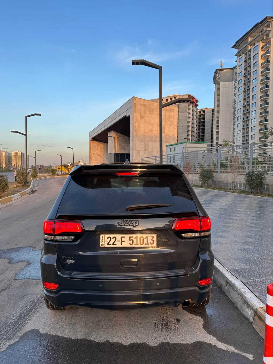 سلام عليكم جيب للبيع فقط سعرها١٨٠ سيارة جاهزة كل نقص ما بها صور الحادث المنشور أربع قطع صبغ وهذا رقم *********** فول مواصفات ‫١/١ فول موديل 17 بغداد, العراق
