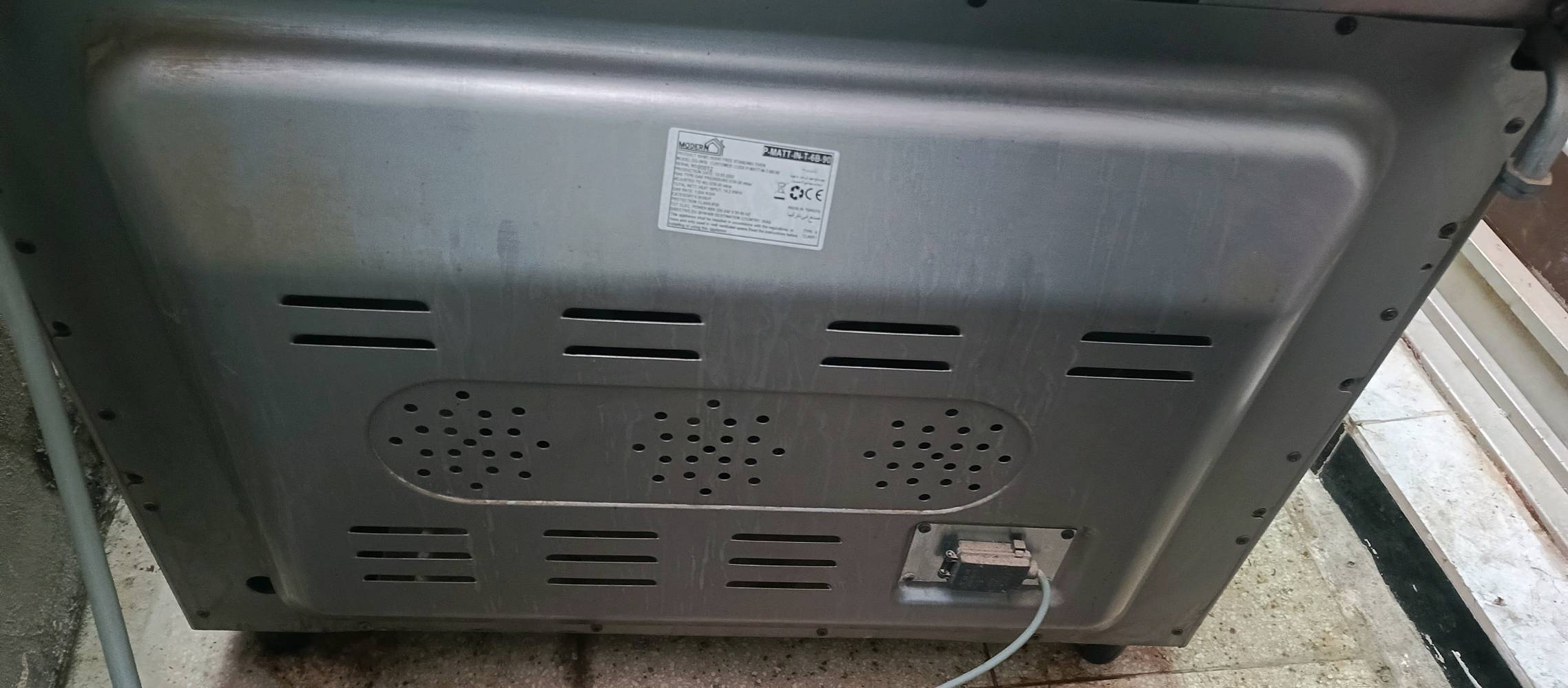 طباخ ٦ عيون مودرن نظيف جدا وشغال كلة مكان الدورة حي دجلة وسعرة ٣٠٠ الف