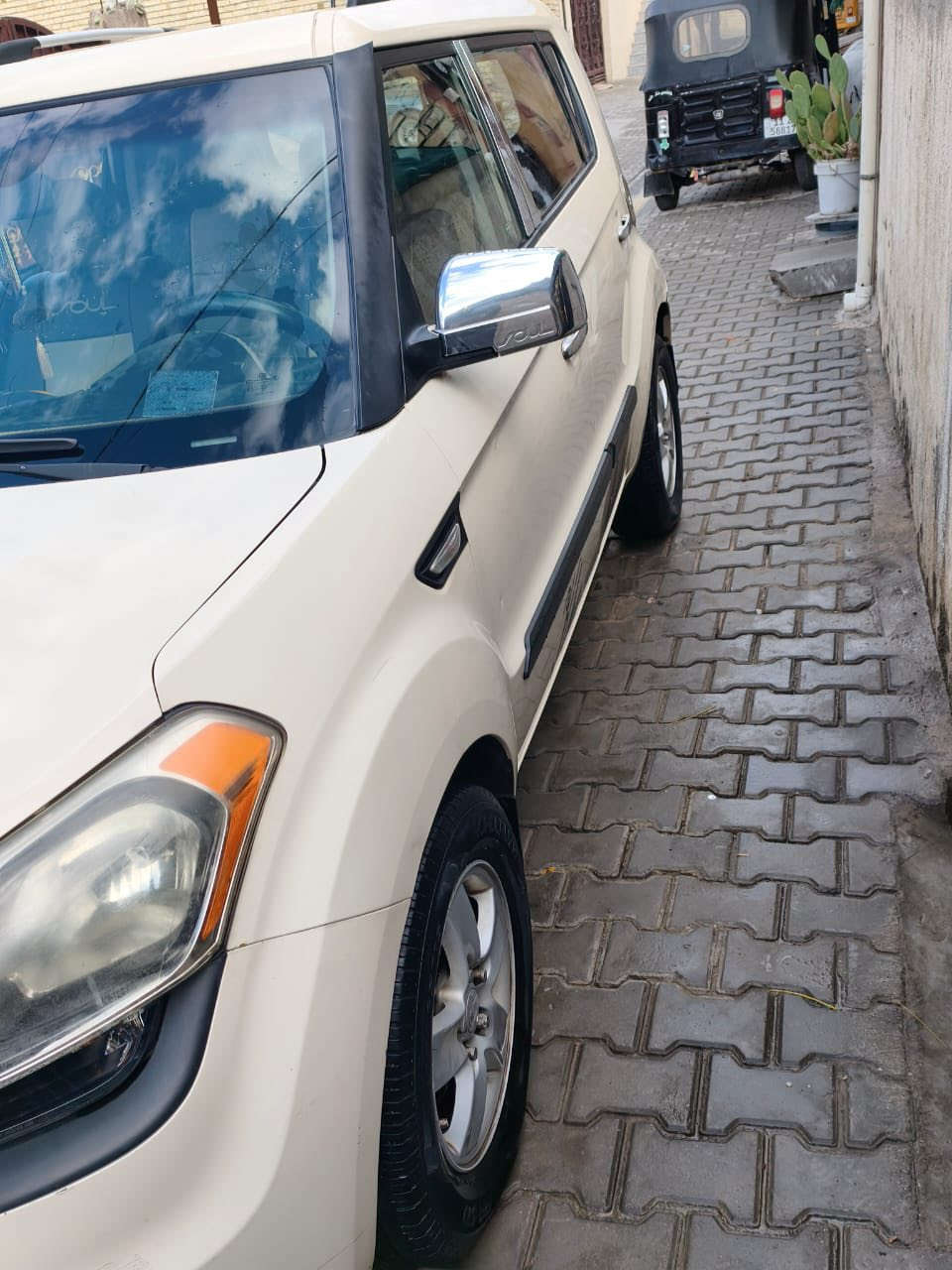 سلام عليكم كيا صول 2013 وراد امريكي رقم بغداد مشروع وطني بسمي السياره ضررها بسيط جداً سياره نضيفه مال بيت محرك 1600gdi ماشيه 100ميل سعره 98 ورقه وبيه مجال بسيط. رقم *********** ،، ‭0772 553 3448‬
