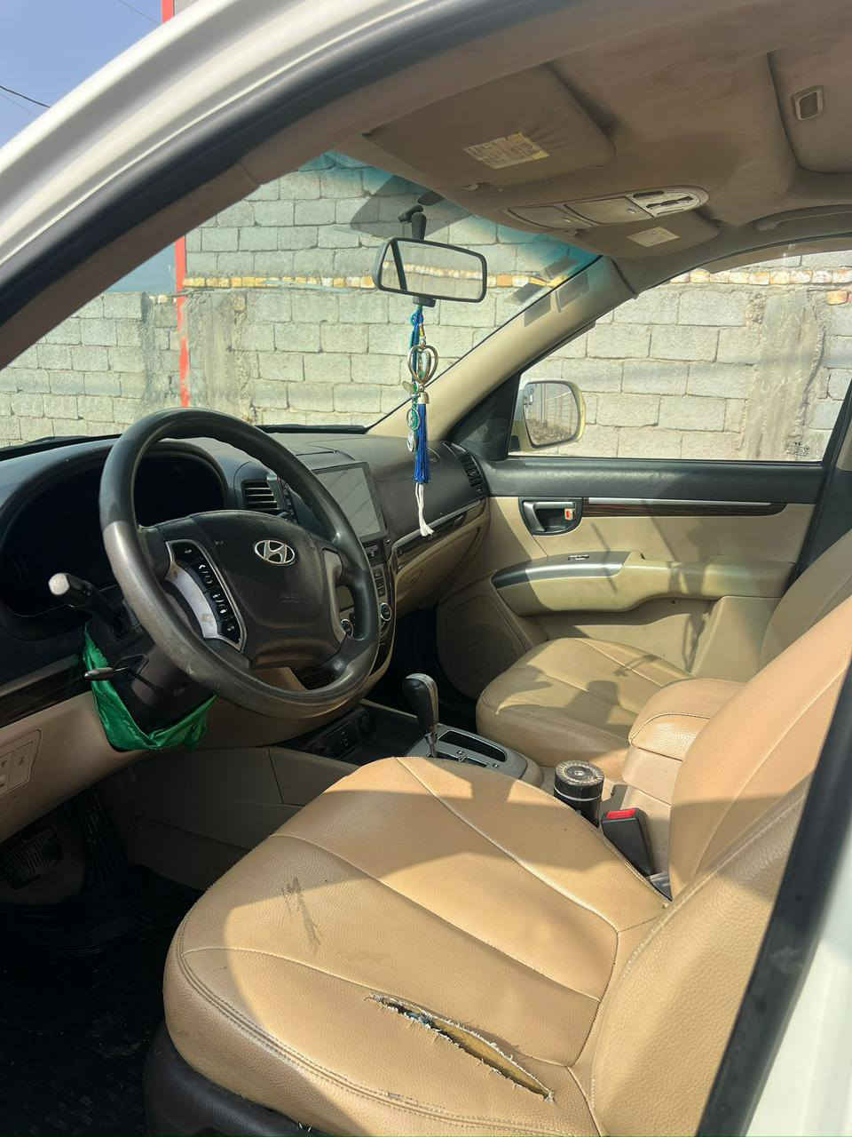 السلام عليكم
سنتافيا موديل2011 فول مواصفات 
خليجي
‏6 سلندر 
7 راكب 
دخول ذكي بصمه ابواب وتشغيل
فتحت سقف بنوراما 
سنويه 2029
بيها 3 فقط 
تبريد ثلج 
مكينه خير من الله
كاميرا خلفيه وحساس 
سياره ثاني يوم تحويل 
رقم انكليزي
السعر 125 قابل للتفاوض 
مكاني بابل المحاويل
باقي التفاصيل يرجى الاتصال على الرقم التالي ***********
واتساب***********
