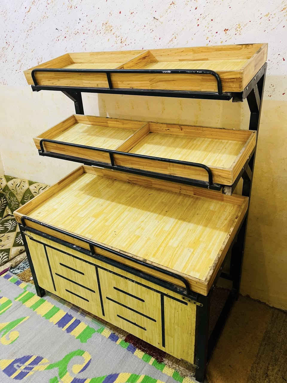 سلام ع.عارضة فاكهه حديد المنيوم طول بعرض150 تصلح للمولات والمحلات الخضروات السعر125 وبيها مجال  عنوان حي الرحمه ***********
