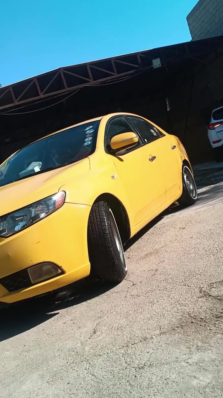 سلام عليكم فورتي 2009وارد كوري مكينه 1600دوش جديدة كير جديد تبريد منظومه جديدة يرادلة بس غاز صدر امامي جديد خلفي نص عمر تايرات 75بالميه سيارة بيه باب السائق والورى مبدلات رقم ديالى باسمي سعر 75وبيه مجال ***********
