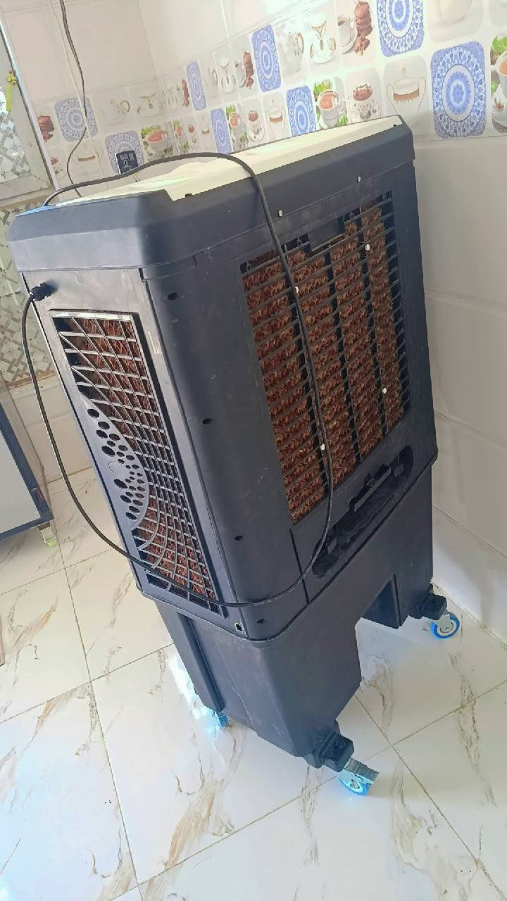 السلام عليكم مبرده للبيع جديده بالكارتونه استعمال اسبوع 
120 وبيهه مجال.  هاذه رقمي ***********
