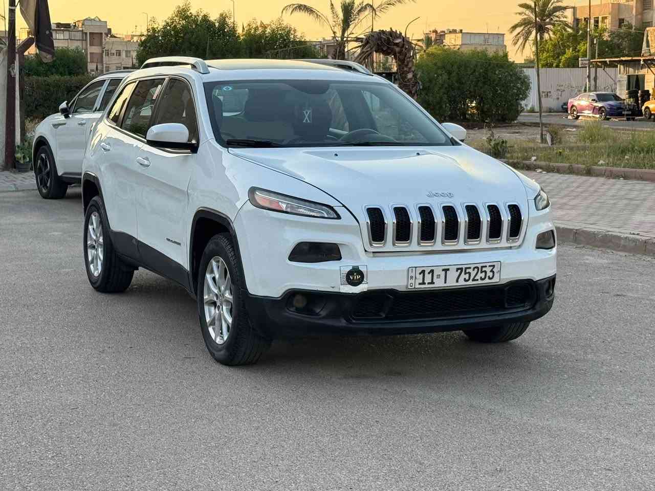 🚙🔥 جيب شيروكي بزون 2017 للبيع 🔥🚙

💯 سعر جداً مناسب
🇺🇸 وارد أمريكي
🔧 الحادث جاملغ فقط، وبيها بابين صبغ بدون أي ضرر
⚙️ كير ومكينة على وضع الشركة
  محرك 4 سلندر 2400

✨ فول مواصفات 1/1 ✨
☑️ بانوراما
☑️ شاشة كبيرة
☑️ تبريد قطعتين
☑️ سايد بريك دكمة
☑️ تشغيل عن بُعد
☑️ زنون
☑️ وباقي المواصفات المعروفة

✅ رقم بغداد - مشروع وطني باسمي سنويه وهزه جديد
📍 الموقع : بغداد
السعر : 99 💲
📞 للاستفسار : ***********
