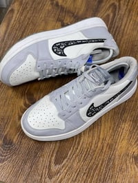 حذاء Dior x Air Jordan 1 Low، تعاون حصري ومحدود الإصدار بين علامة الأز...
