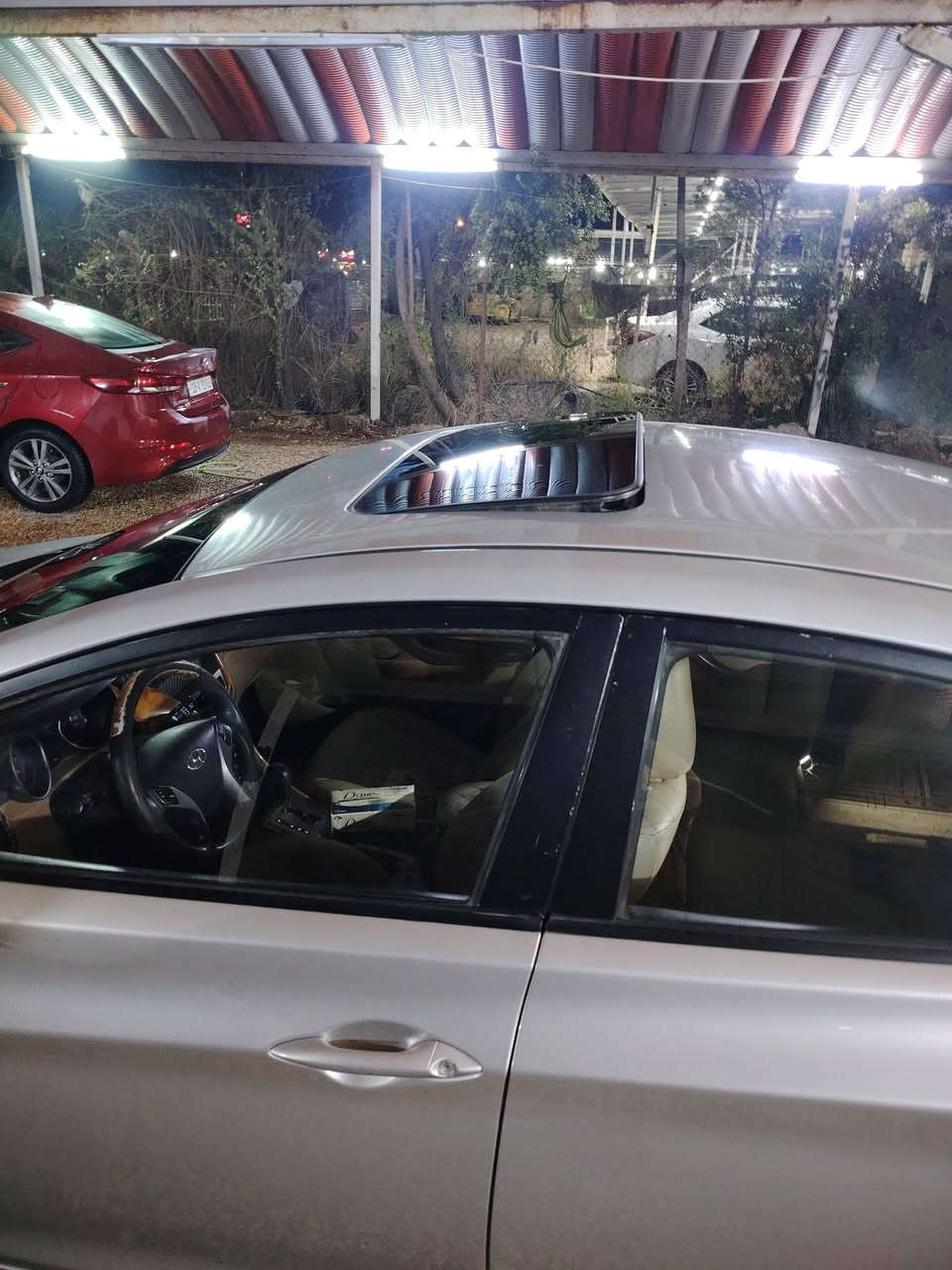 سلام عليكم للبيع النتره ٢٠١٤ خليجي فول فتحه شاشه كامره اشاير تحكم جهتين صاج مكينه ٢٠٠٠دوش جاهزه كير مكينه حداديه تخم تاير بيه صبغ بصفحة السايق بدون اي داخل توحيد لون ٩٨$ رقم بغداد دولي 
مكاني بابل ***********
