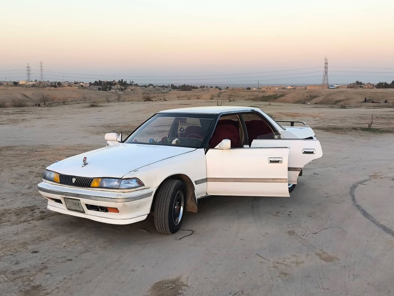 السلام عليكم ورحمة الله وبركاته 

مارك 
محرك ونجي محرك وكير شرط  طخم تايرات  جدد سياره نضيفة ومرتبة مال جناي رقم فحص نينوى وشرط التحويل  
السعر30وبيها مجال 
للاستفسار  
***********
مكان السياره الشرقاط
