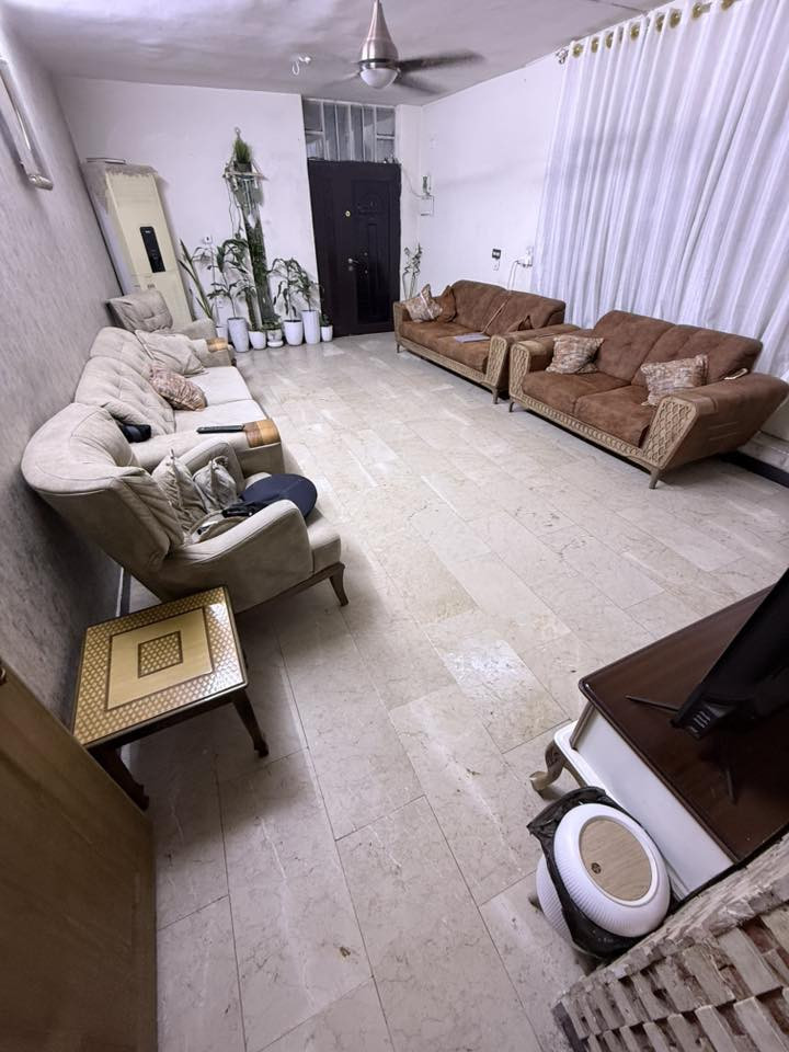 بيت للبيع او مراوس
مساحة 125م
بناء 2020 جاهز للسكن
واجهة 6.25
نزال 20
كراج صالة كبيرة حولي خدمات2  مطبخ   2غرفة نوم 
بغداد حي العامل قرب السريع مربع هادئ جداً 
للاستفسار ***********
