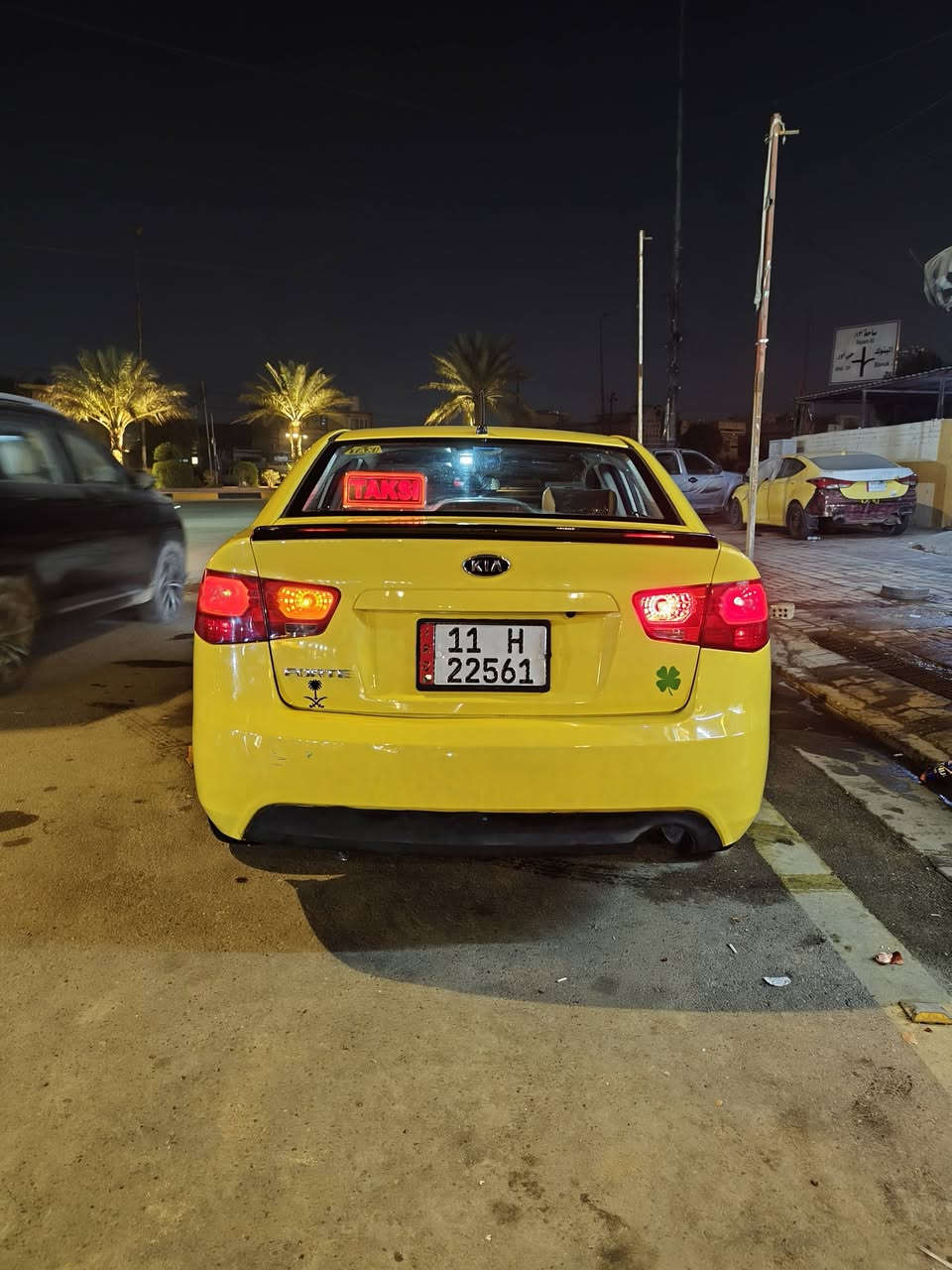 فورتي موديل 2010 حادث السيارة خلفي بدون دواخل السيارة حيل حيل نظيفة بيها دوشمة جديدة صدر امامي خلفي جديد مشط جديد تخم تاير جديد باتري جديد شغل واطلع بيها تكسي السعر 90 وبيها مجال بسيط للشراي السيارة جانيها من 2013 وعلى ايد وحدة وحيل معتني وتعبان عليها للتواصل واتس او الاتصال ***********
