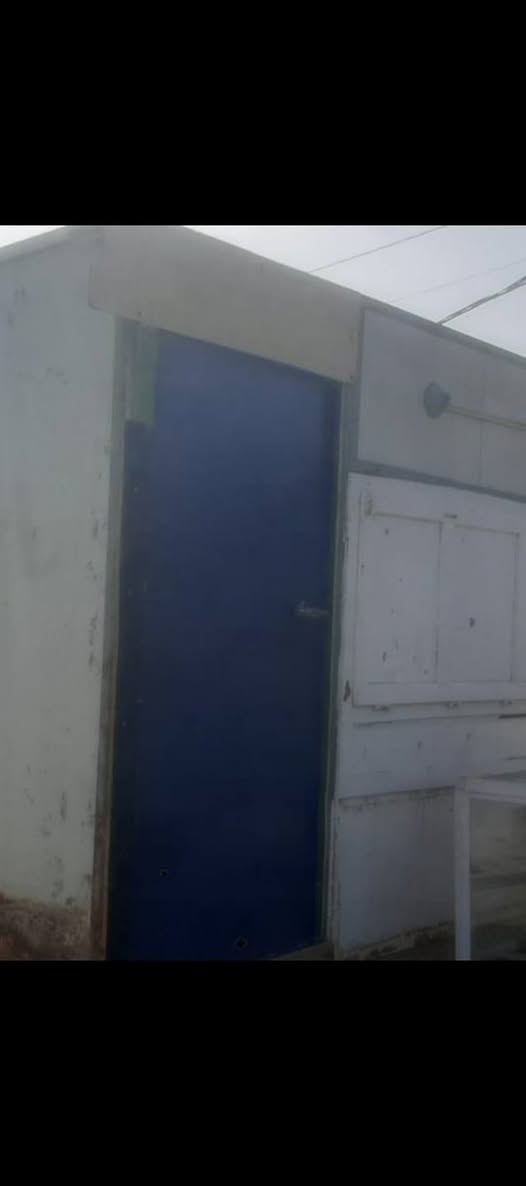 كرفان ٢*3 مابي سقف  مكاني بالنجف حي الجامعه السعر الخاص أو اتصل ***********
