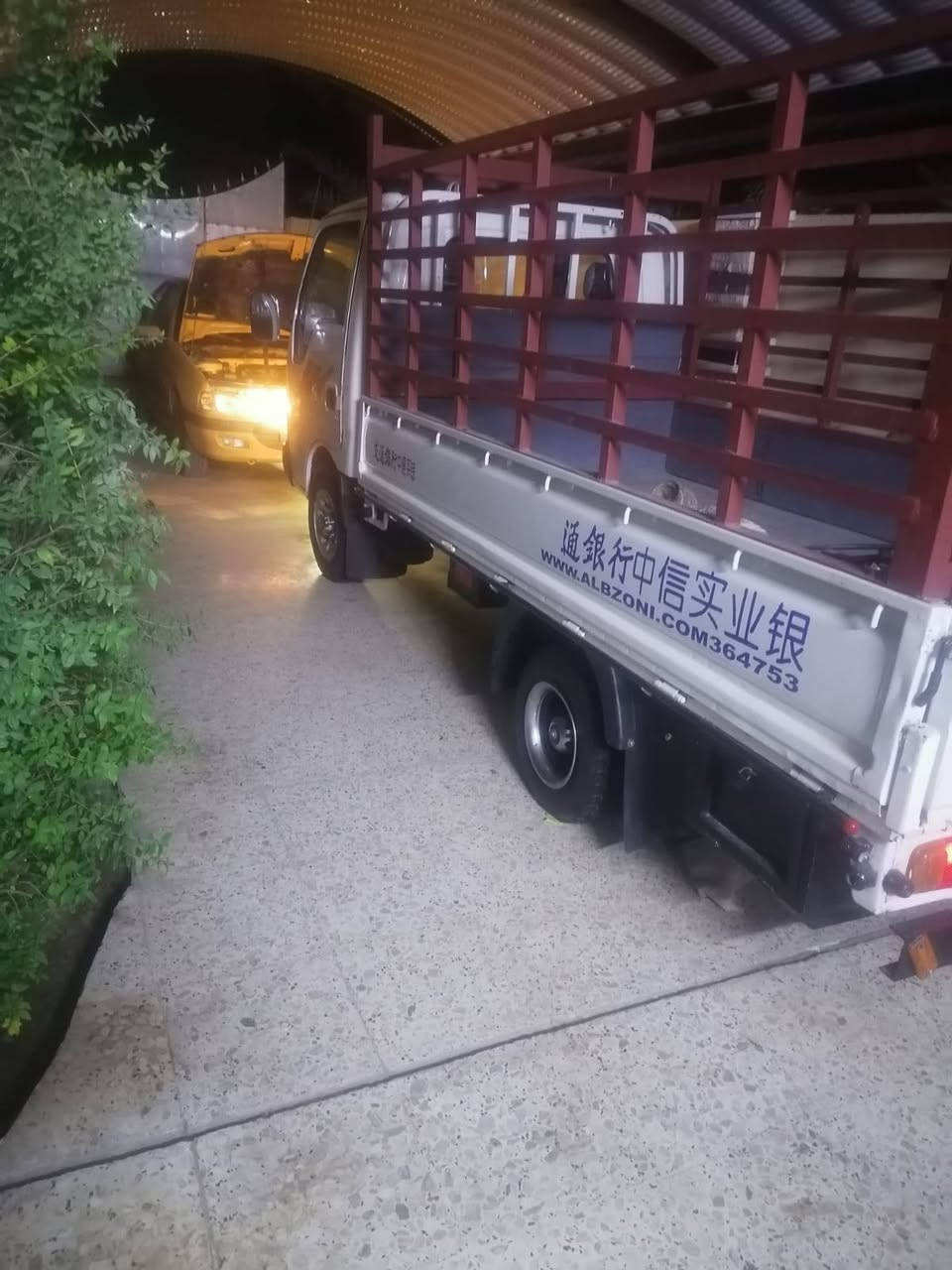 السلام عليكم كيا حمل للبيع السيارة خير من اللة صدر تخم تاير باتري كير مكينة داخل كولة جديد 
الاتصال ***********
