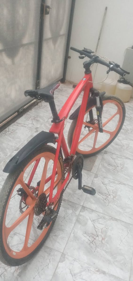 دراجه هوائيه نوع pmw أوربي مكينه خلفيه سبعه أماميه ثلاثه دبلات أماميه السعر ١٠٠ الف وبه مجال.


**إذا كنت صاحب هذا الإعلان وتريد حذفه لأي سبب، رجاءا أرسل رسالة إلى الدعم الفني**