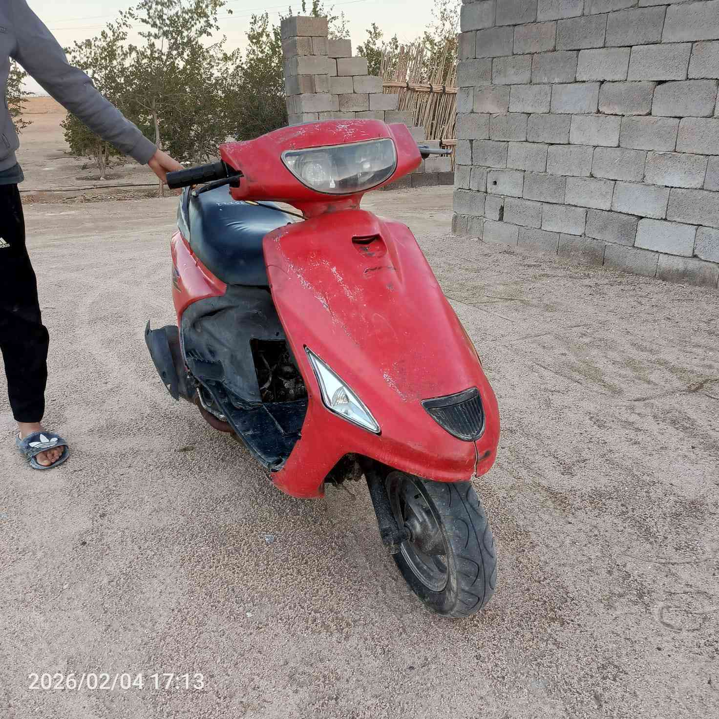 السلام عليكم
دراجة للبيع مكفولة من السرقة، شغالة، كهربائيات كاملة محرك نضيف السعر 125 وبيها مجال المكان البصرة، خاص ماكو  . للاستفسار الرقم  ***********،مكلف بالنشر.
