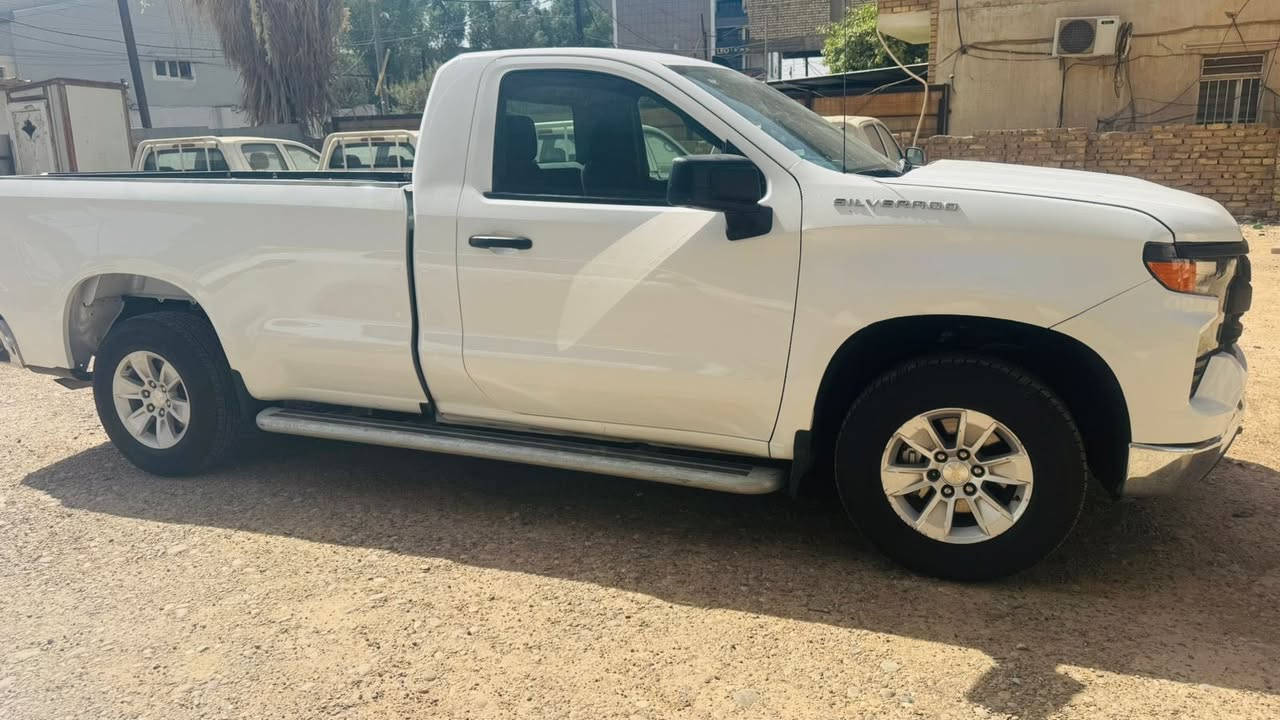 السلام عليكم 
للبيع شوفرليت سلفرادو 
وارد امريكا 
مديل 2023
محرك 5300  / 8 سلندر 
بدي طويل 
للاستفسار 
*********** 
تحياتي للجميع
