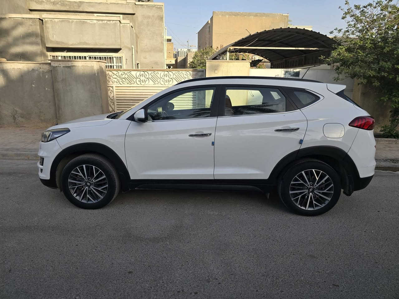 بانوراما ،جلد، زنون، بدون صبغ، شاشة اندرويد و ابل كار بلي ماشية ٨٤ السعر ٢٠٠
بيها بارد العنوان المنصور 
للمعلوامات اتصل ب ***********
