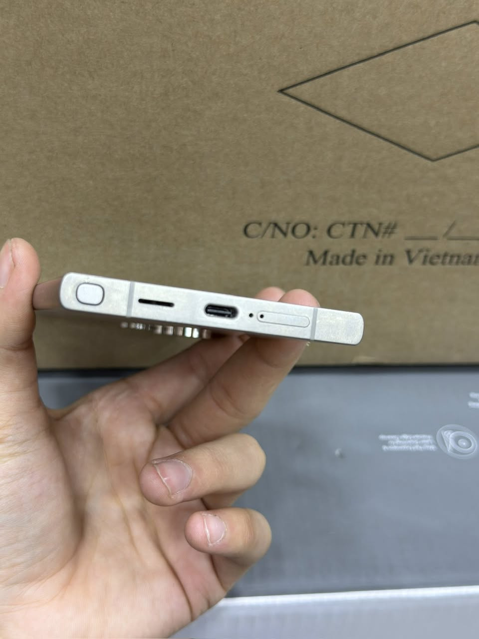 سامسونك s24
لون رصاصي بدون كارتونه
ذاكره 512 جهاز نضيف
مكاني بغداد 
***********
