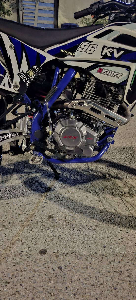 سلام عليكم قفاز SRX موديل 2025حجم المكينه ٣٠٠ الدراجه خير من الله شلعه معدل الدراجه نضيفه انضف من الصور بهواي
تجي تشوف بعينك وحله من الصور بعد للاستفسار ***********واتساب
