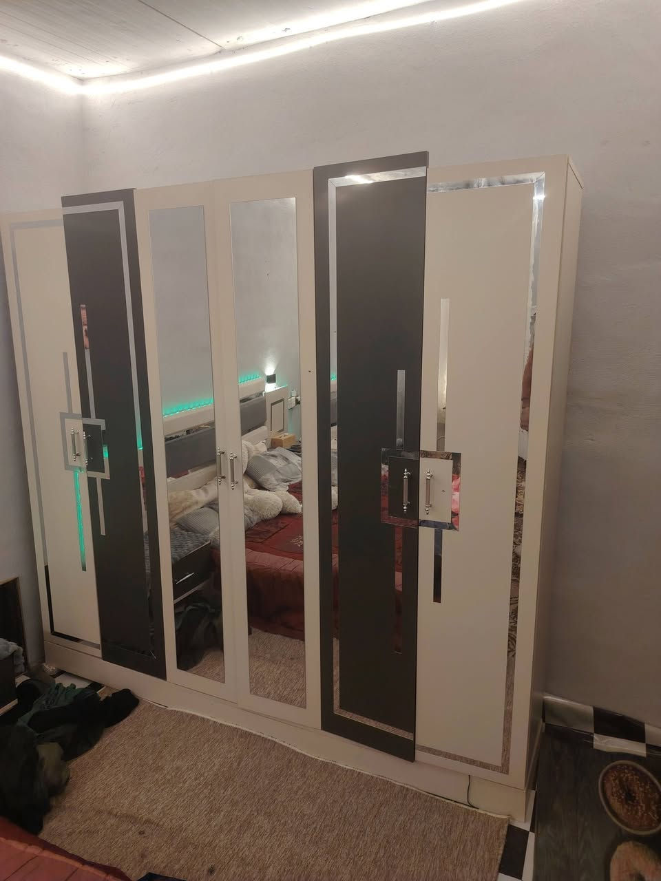 للبيع اول شده اله اي ضرر ما بيه قفل 400
بغداد البياع.*********** ماخذه جديده من شركه ما صارله شهرين
