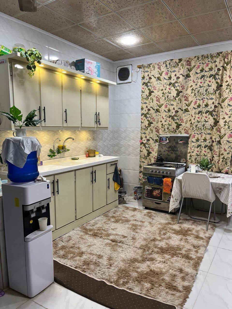 بيت للبيع 
المساحة ٦٠ متر حي ميسان قرب سكلة كرعاوي قريب جداً على مول العائلة للتسوق وماركت اكد 
يحتوي على مطبخ صالة صحيات غرفة ومنور 
قريباً جداً على شارع العام 
متوفر ماء وكهرباء 
وكافة الخدمات الأخرى 
السعر ٢٨ وبي مجال للاستفسار واتساب أو الاتصال 
***********
