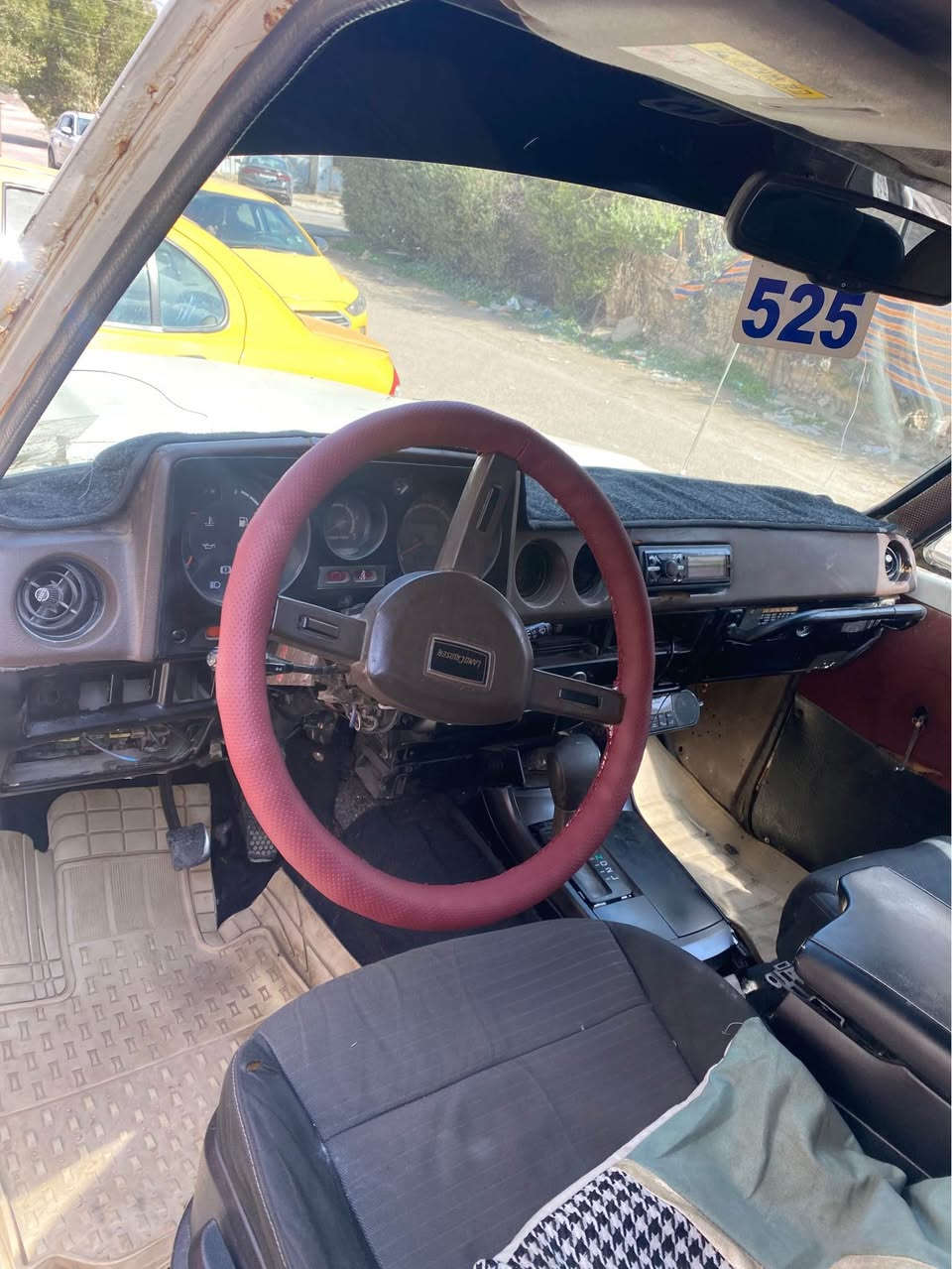 سلام عليكم لبيع الاندكروز موديل 1987رقم الأنبار مميز بسمي تحويل ثاني يوم هزه ورقم إنكليزي جديد شرط تحويل سنويه جديد سياره معمره كير محرك نظيف محور فيفتي أوتوماتيك يراد ترتيب حداديه شغلات بسيطه سياره مرتبه نشطه سعر ٣٥ قفل قفل مكان سياره دوره حي الصحه *********** بغداد, العراق
