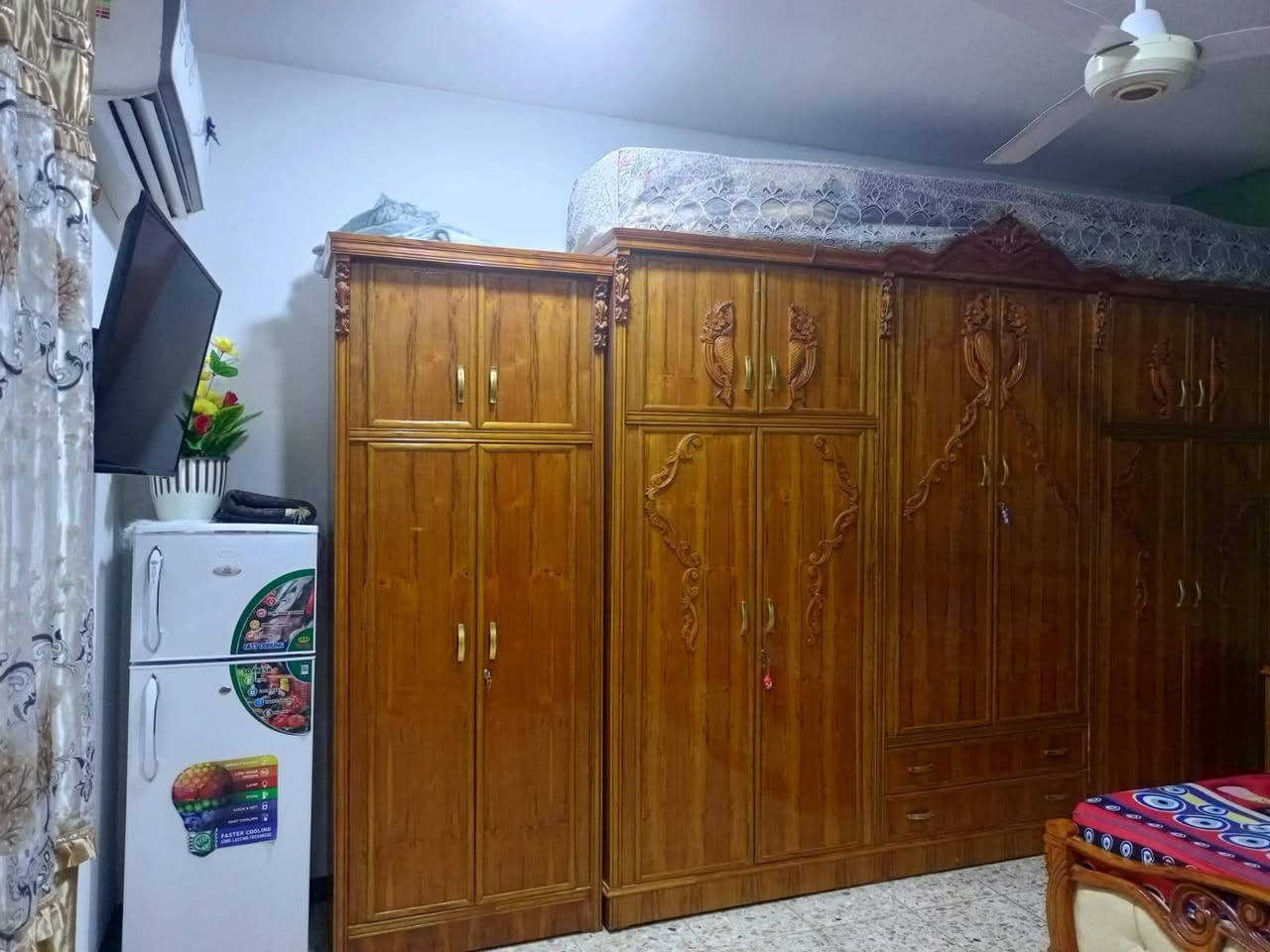 غرفه نوم صاج6قطع نظيفه جدا للبيع بسبب أريد اشيل السعر 1300مدينه الصدر ***********
