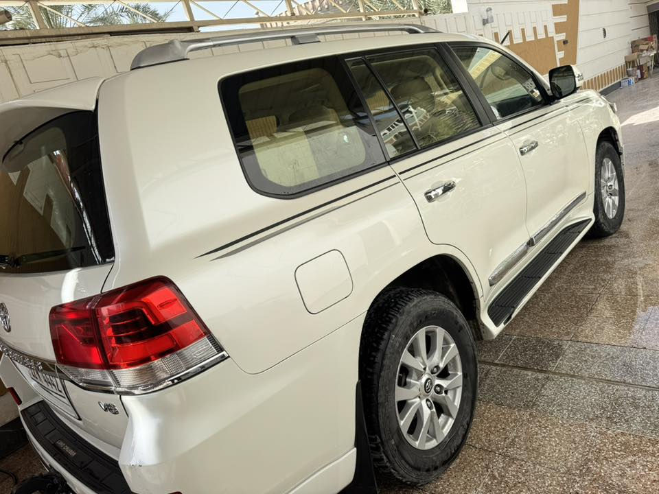 السلام عليكم
لاندكروز للبيع 2017 Gxr 
ومواصفات الاندكروز معورفة للاستفسار 

***********مكفولة من المحرك والگير
