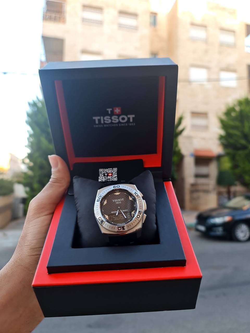 TISSOT RACING TOUCH | Swiss Made
Ref: T002.520.A

ليست مجرد ساعة…
هذه ساعة صُممت لعشّاق الأداء العالي، والسباقات، بتقنية اللمس الذكية التي اشتهرت بها تيسو عالميًا.

---

🔒 الحالة:

✅ بحالتها الأصلية
✅ قطعة نظيفة ومخزّنة 

⚙️ المواصفات التقنية الكاملة:

الحركة: Quartz سويسري عالي الدقة

التقنية: Touch Technology (تحكم باللمس)

العرض: عقارب + شاشة رقمية LCD

القرص: Carbon Fiber أصلي بتصميم Racing

الزجاج: Sapphire Crystal مقاوم للخدش

الهيكل: Stainless Steel

القطر: 45 مم – حضور قوي على المعصم

السوار: مطاط أصلي من TISSOT

🧠 الوظائف الذكية:

✔ Chronograph (كرونوغراف احترافي)
✔ Timer
✔ Alarm
✔ Thermometer (قياس درجة الحرارة)
✔ Tide Indicator (مؤشر المدّ والجزر – ميزة نادرة)
✔ شاشة رقمية بإضاءة ليلية
✔ عقارب وأرقام مضيئة Super-LumiNova

ريتيل الساعة على مواقع عالمية بحدود 1000$

للبيع بسعر مناسب ومغري 🔥🔥
والله يبارك لصاحب النصيب 🌹🌹

للتواصل على الرقم التالي او على الخاص 0795472588

✨️يرجى متابعة الصفحه لكي يوصلكم كل ما هو جديد ✨️⌚️


**إذا كنت صاحب هذا الإعلان وتريد حذفه لأي سبب، رجاءا أرسل رسالة إلى الدعم الفني**
