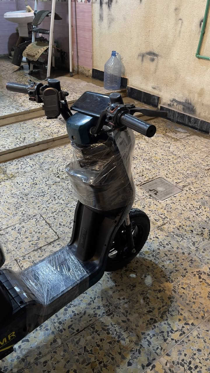 سلام عليكم دراجه شحن R9  دراجه مابيها بطاريات والماشه معوجه شوي وقاعدة الشحن عطلانه تصليحها كله يكلف ١٥٠ سعرها ٢٥٠ وبيها مجال مكاني البصرة الجزيرة رقمي***********
