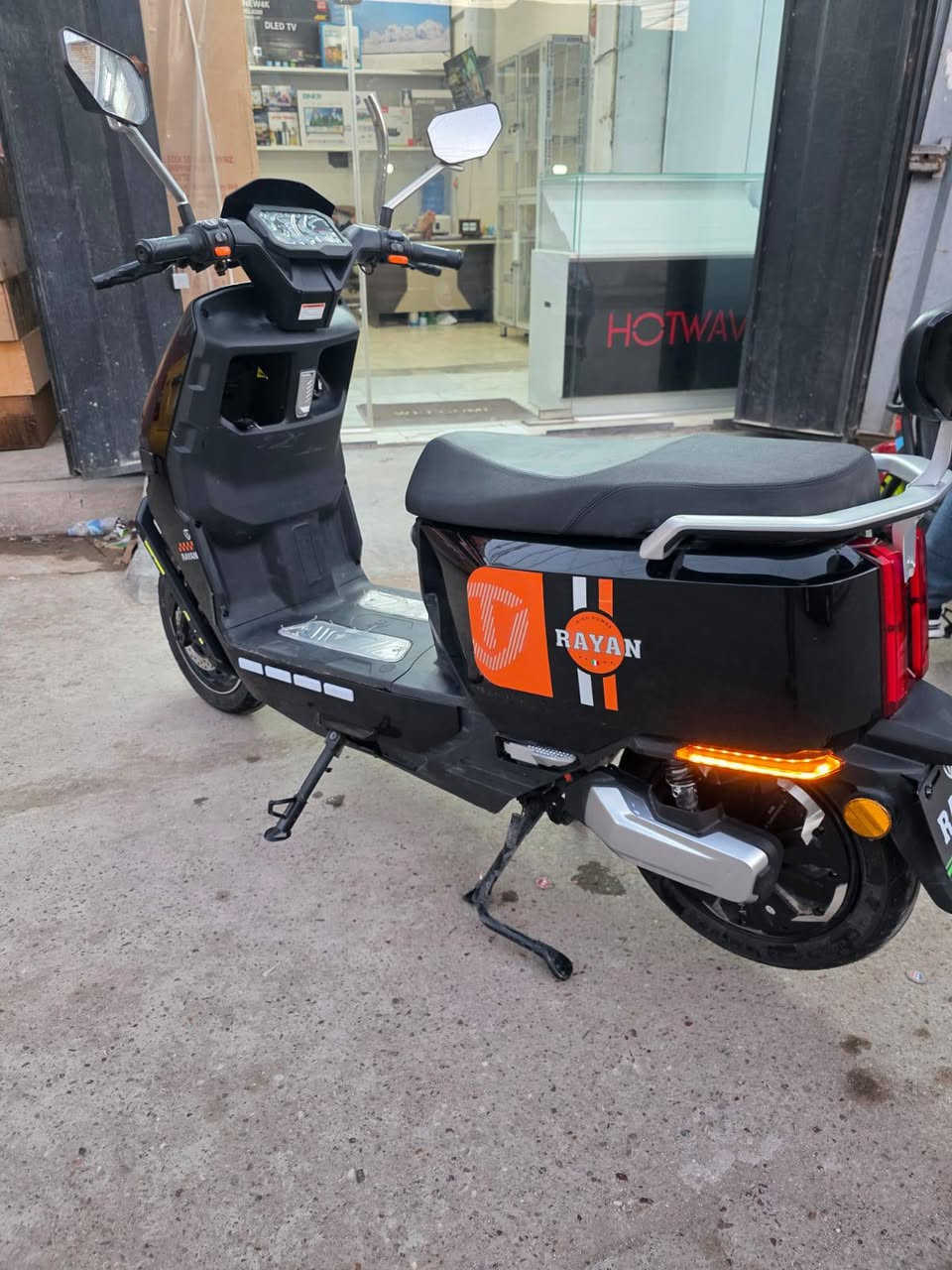 السلام عليكم دراجه شحن الريان ماصار هواي من اخذتهه بعدهه جديده مكاني بغداد الشعب سعرها مليون و100 رقم ***********
