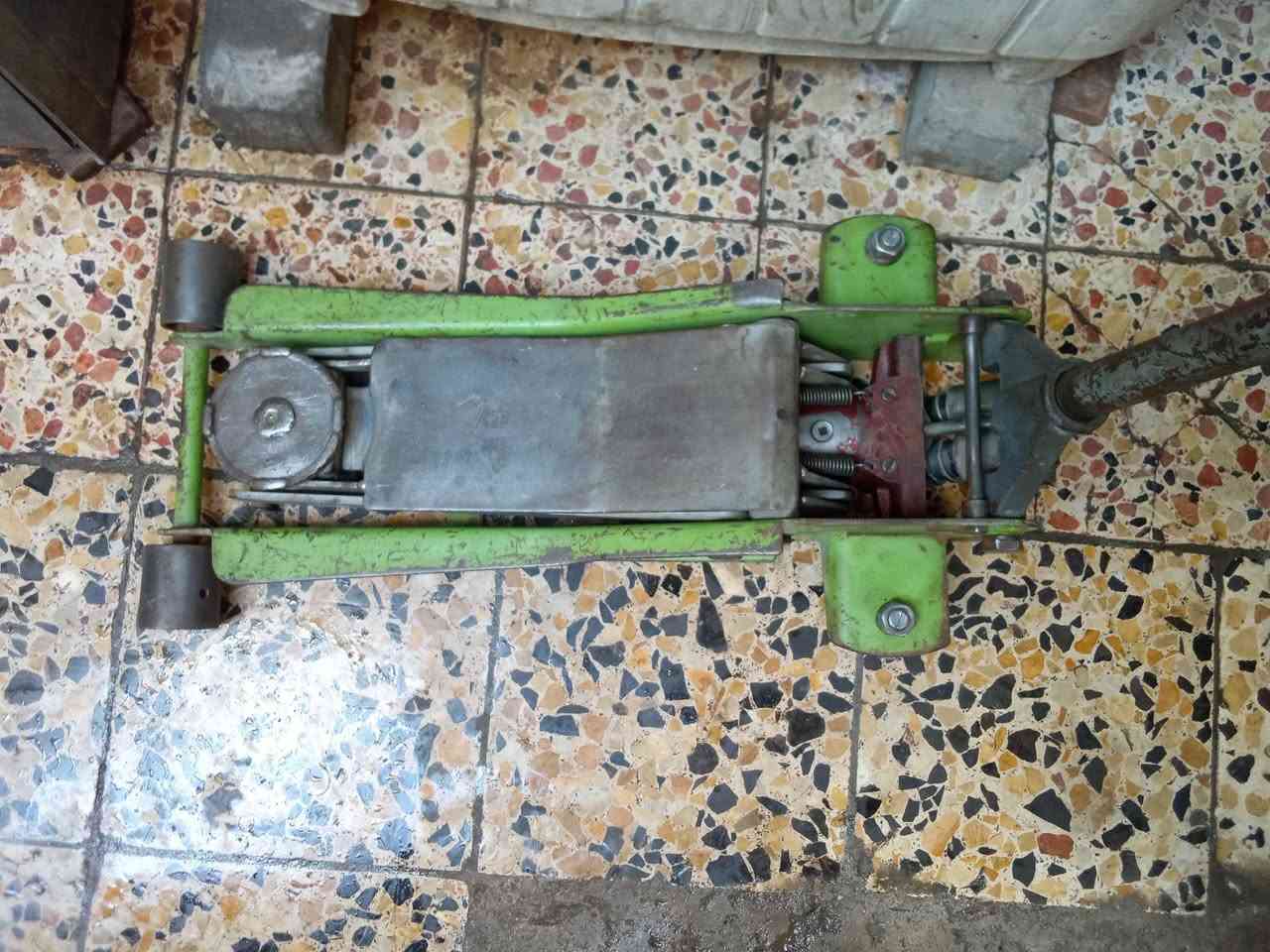 ⭕ يوجد توصيل لكافه المحافظات
جك عربانه تمساح دبل بستم شغال وعل الفحص باب اول السعر 95 الف المكان بغداد
***********
