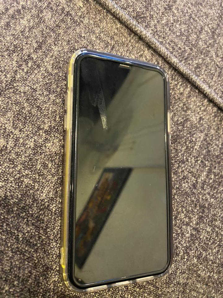 ايفون 11 العادي للبيع بطارية 85 جهاز نظيف كلش مامفتوح وولامبدل بيه شي ذاكرة 64 السعر 
 &250وبيه مجاال 
*********** واتساب
