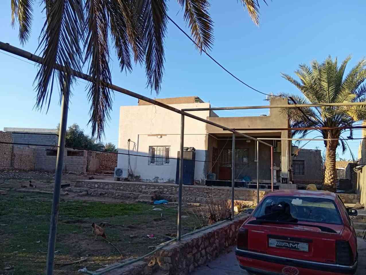 يوجد دار سكن للبيع المساحه 900 متر
الدار تحتوي على استقبال + 3 غرفة نوم + مطبخ + صحيات + مخزن خارجي 
للعلم الدار واقعه على شارعين تبليط 
موقع الدار قرب شارع الوسط 
للاستفسار على السعر يرجى الاتصال على الارقام التالية 
***********
***********
