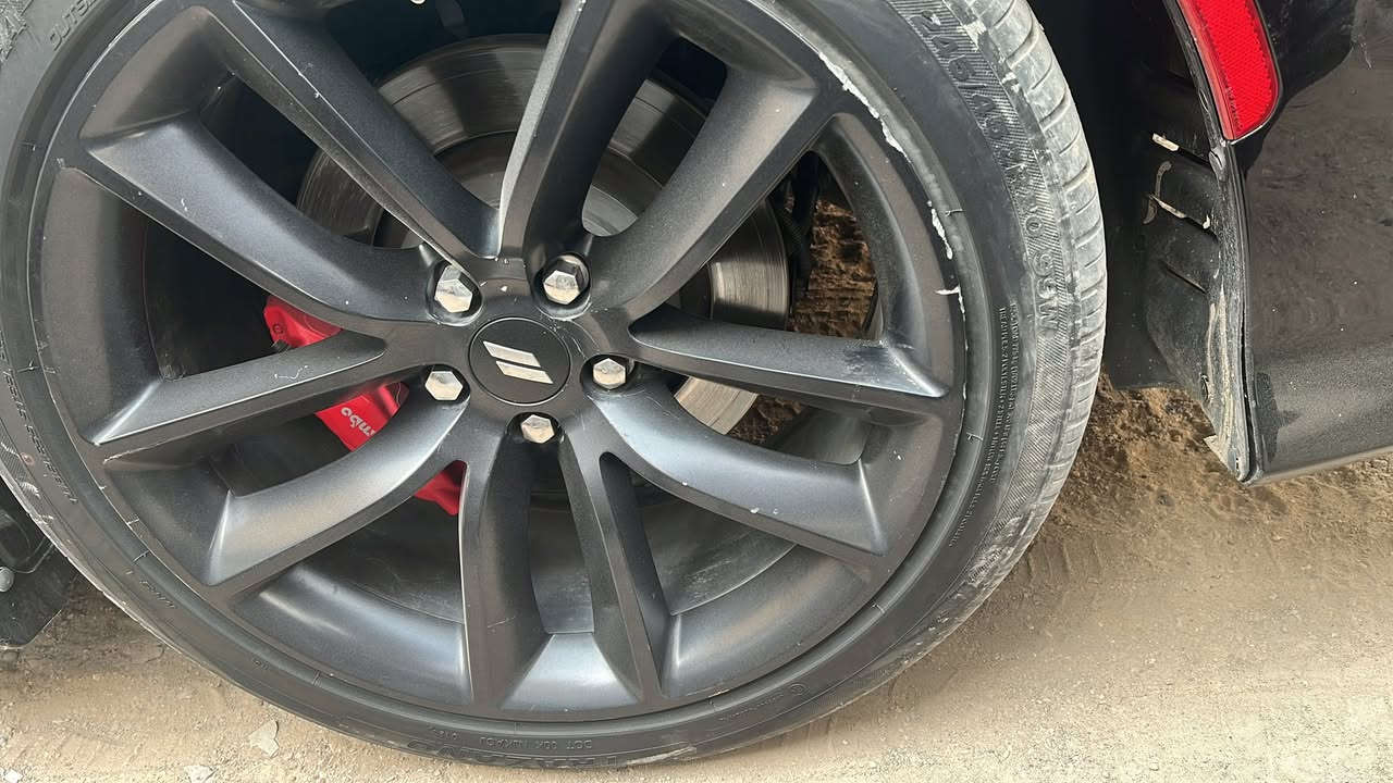 السلام عليكم
جارجر GT بلادي  فتحة موديل ٢٢
 حادثه جاملغ  وبنيد تبديل وجاملغ خلفي
ماشيه ٣٠ الف ميل
السياره اني  كاصهه على أيدي. بسمي رقم مميز
السياره جديده 
تزويد من امريكا  دسكات برمبو 
وفلانجات رياضية
مكان السياره بغداد حي الجهاد 
السعر ٢٠٠ ورقة
للاستفسار الاتصال ***********
