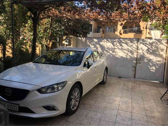 سلام عليكم 
للبيع 
مازدا زوم 6 موديل 2015 رقم اربيل باسمي خليجي محرك 2000 ستيشن لون ابيض بيه صبغ باب اليمين اثر شخط والصورة قبل الصبغ موجودة وبيه تعديل بارد باب خلف السائق تحكم ستيرن جهتين وشاشة وبصمة مسويله ادامة كاملة منظومة البانزين وتحديث العقول سنوية حديثة 
السيارة بدون اي نقص محرك كير تبريد كله مكفول 
السعر 128
موقع السيارة بغداد الغزالية
للتواصل ***********
مهندس مصطفى بغداد
