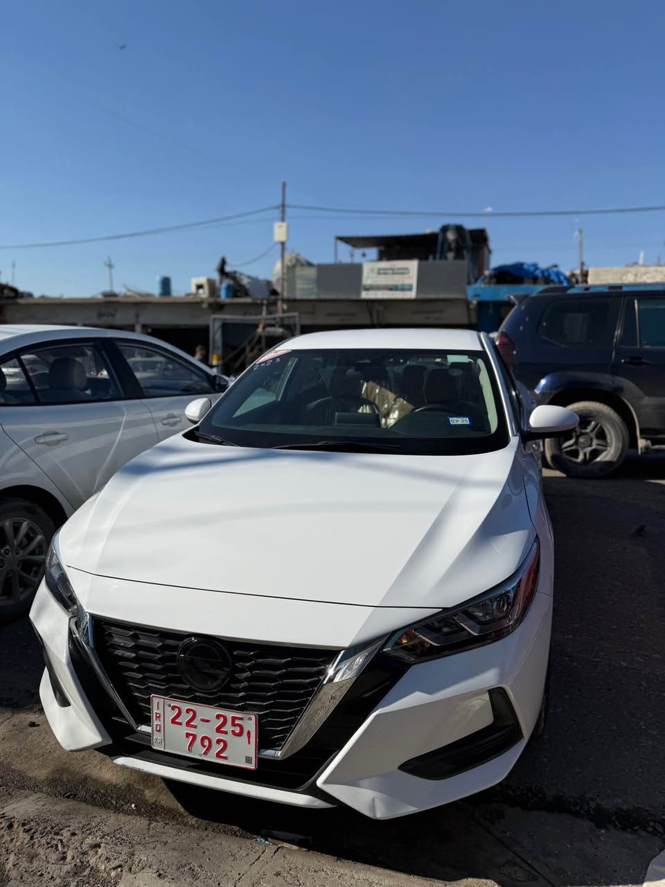 سنترا سپی بەفری پیش و پشتی کەپسە دەرگاو چاملغی لای سەکن بۆیاغە کەمیک ناو دوسەکەی گرتوە یەک مانگی ماوە بۆ رەقەم 
*********** أربيل, العراق
