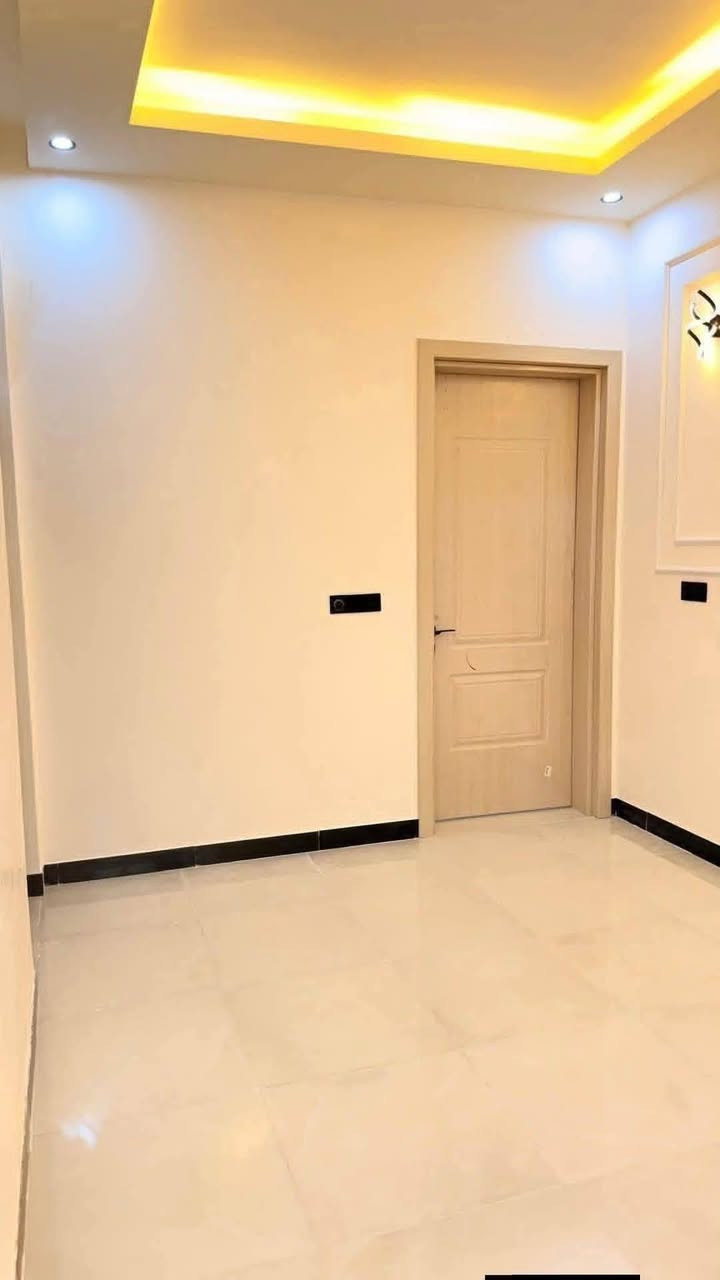 مكتب  الغدير عمود280مقابيل قريت الغدير
✅ مشمول بقرار التطويب 

قيد الانشاء 

موقع /نجف 🏡شارع الحولي مالي  عمود/ 280ستفسار *********** وتساب

البناء 🏡 المساحه 50 متر// سعر ٢٥ وبيه مجال 

غرفه/صاله/مطبخ / صحيات/مكشوفه

بناء مرتب/ اساس + سقف كونكريت + طابوك

ألخدمات 🏡 #بعد_عن_سوق_100معه كافت الخدمات***********قيد الانشاء
