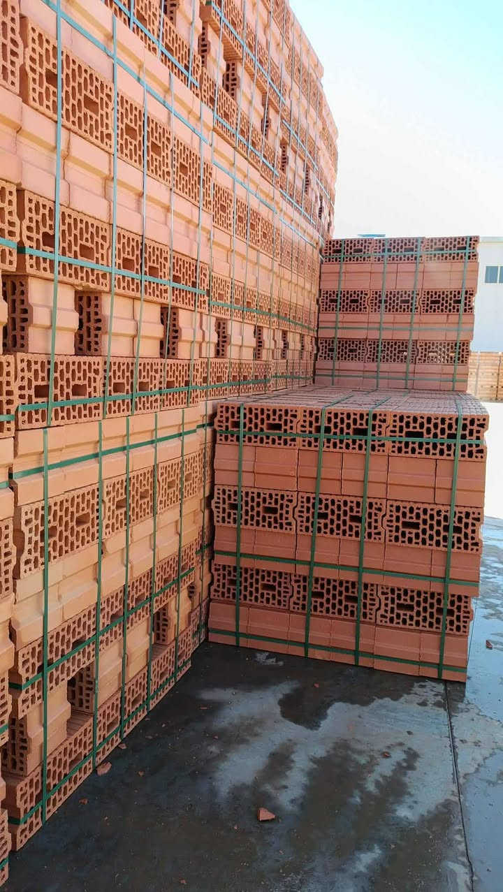 يتوفر لينا بلوك احمر درجه اولى طابوك  احمر استفسار اتصل على الرقم  واتساب ***********
